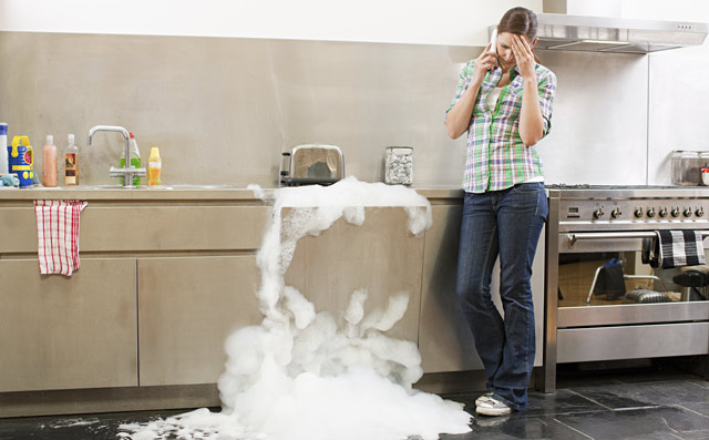 Последствия заправки посудомоечной машины неподходящим моющим средством